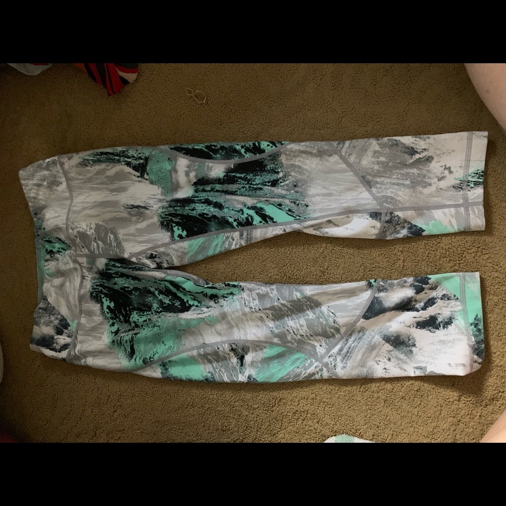 Zella crops size small good condition